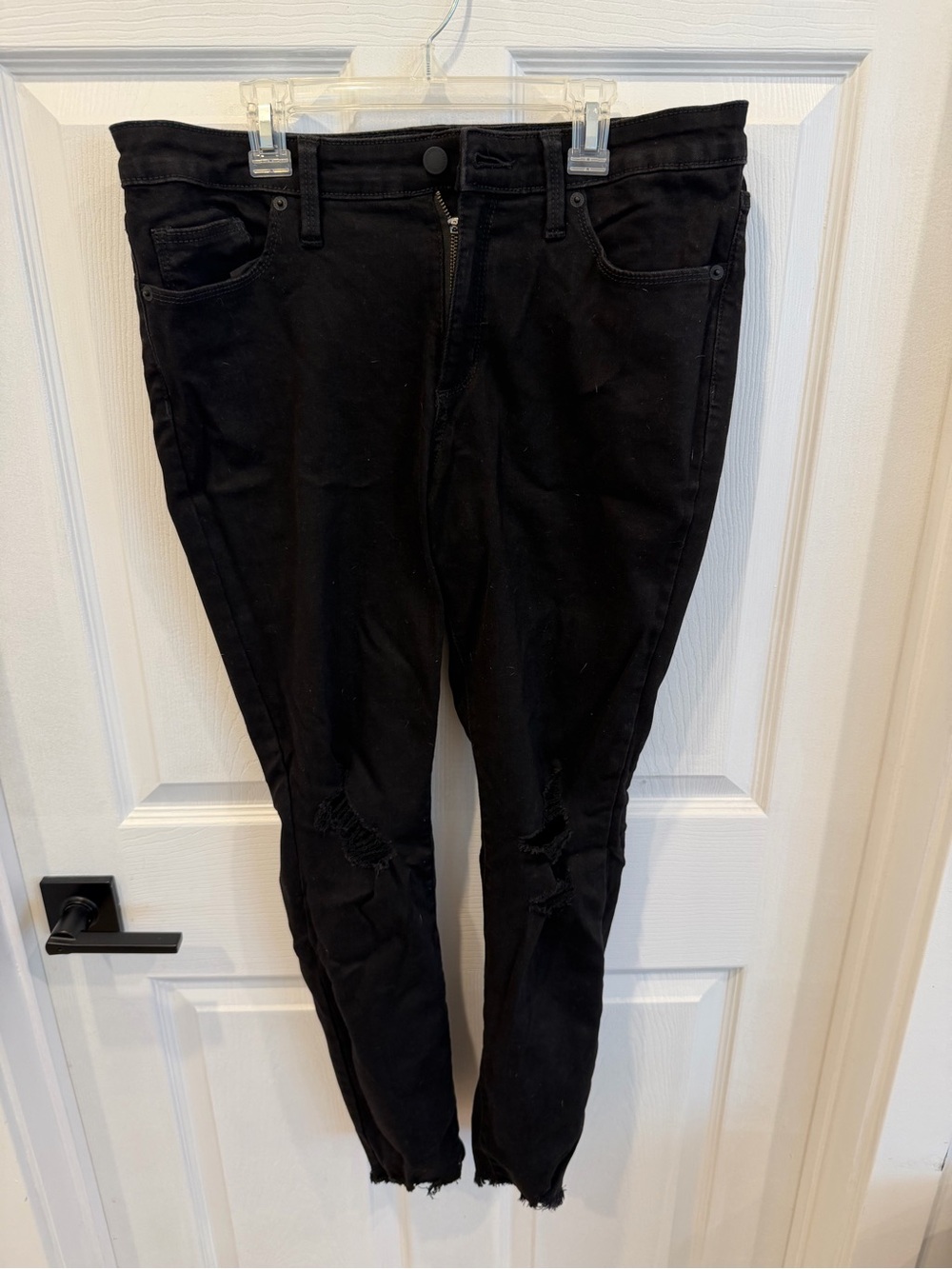 Universal thread Black Women's Stretch Skinny Jeans with distressed knees -10